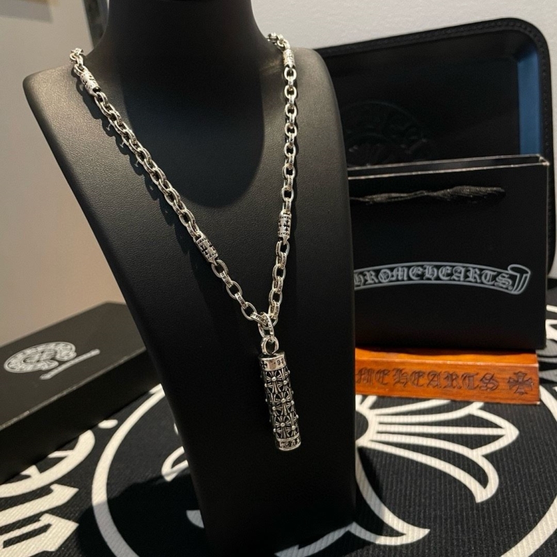 Ch*0me He**ts necklaces